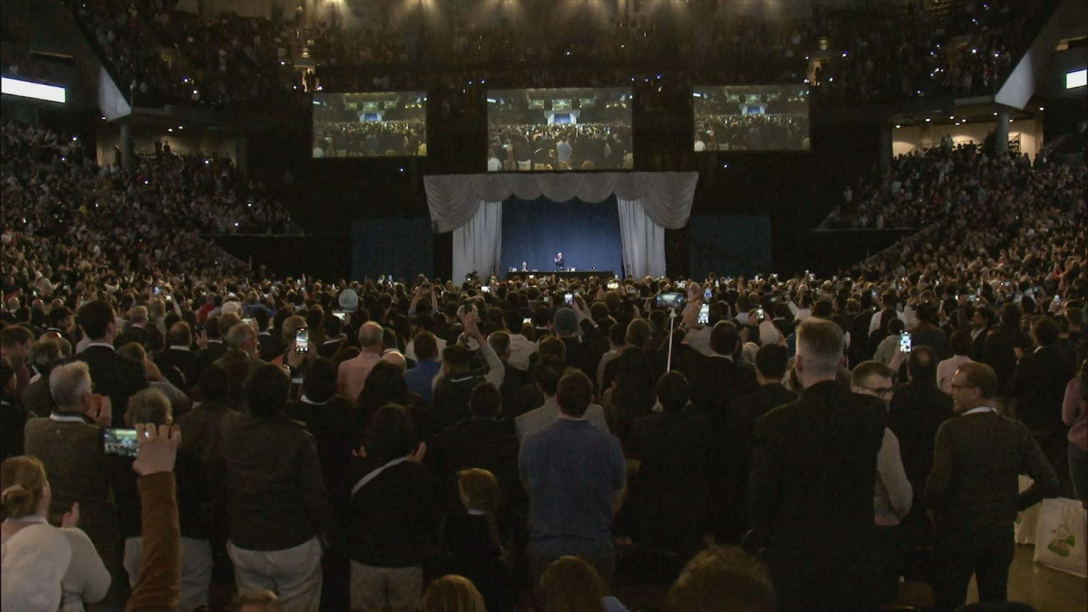 Buffett Surprises Berkshire Shareholders with Retirement Announcement