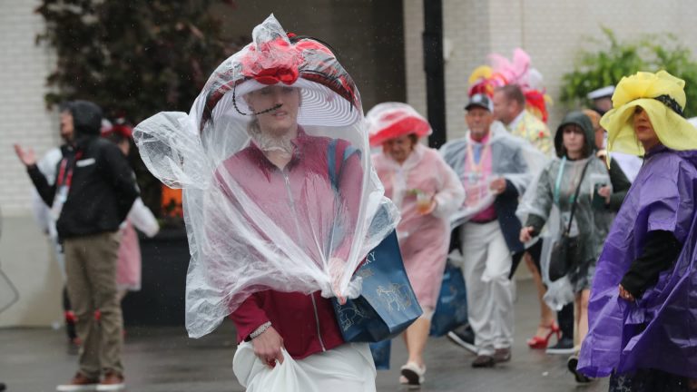 Fans and Horses Gear Up for the Kentucky Derby