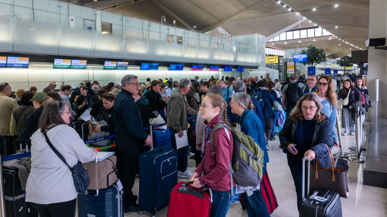 Flight Delays in Newark Due to Air Traffic Control System Failure Flight Delays in Newark Due to Air Traffic Control System Failure
