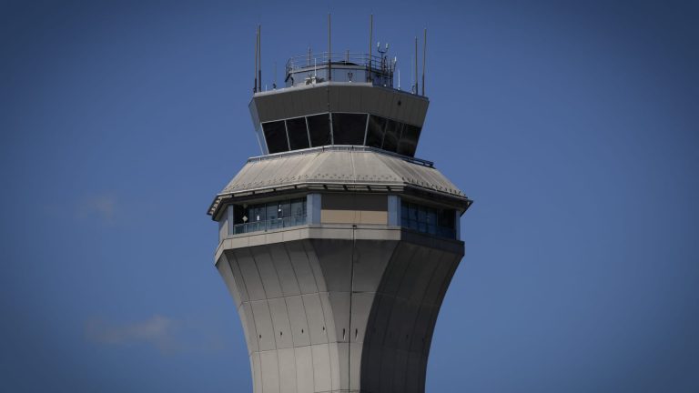 FAA Considers Flight Reductions at Newark After Major Disruptions