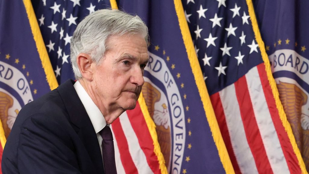 Federal Reserve Plans 10% Staff Reduction, According to Memo from Powell