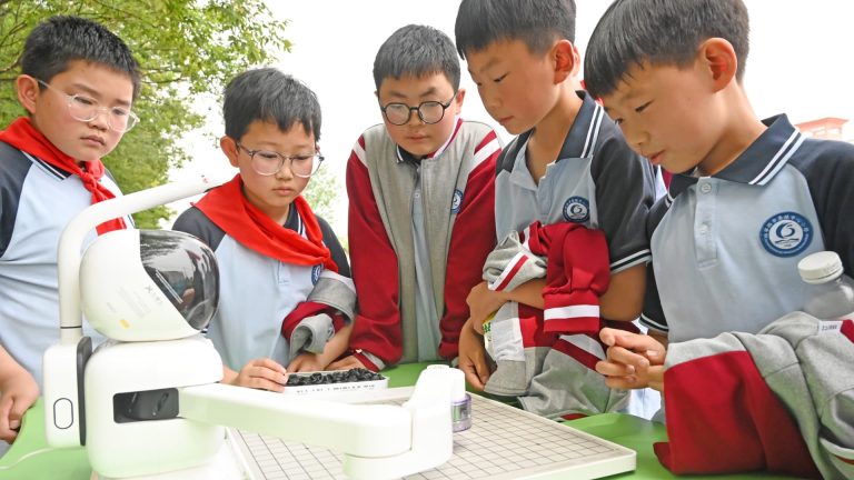 China Limits AI Access for Schoolchildren to Enhance Regulation