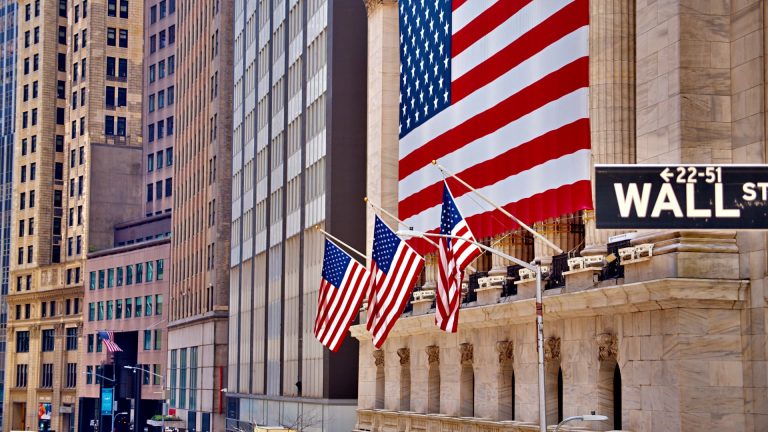 Family Offices Favor U.S. Stocks for 2025, UBS Reports