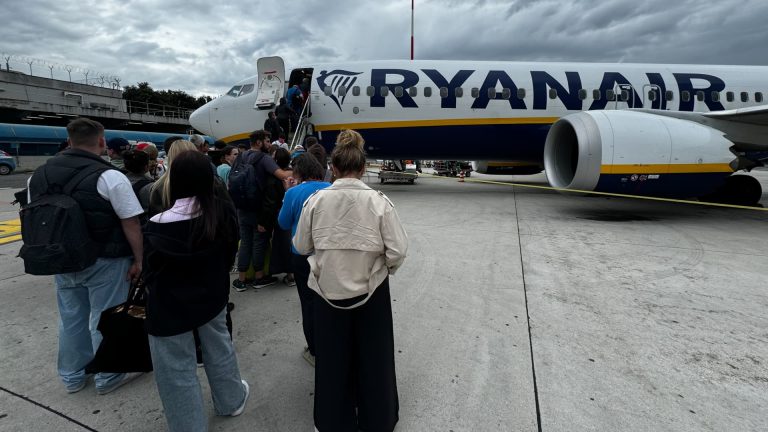 Airlines Face Aircraft Shortage Amid Surge in Summer Travel Demand