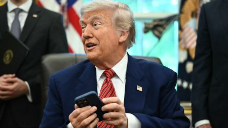 Trump Anticipates Strategy Shift Following Trade Court Tariff Block