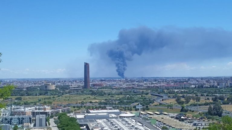 Chemical Warehouse Fire in Spain Triggers Evacuations and Lockdowns