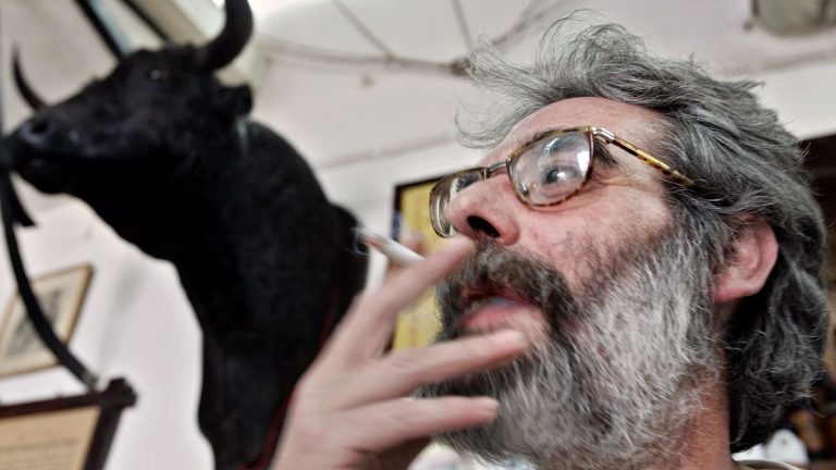 Spain to Expand Smoking Ban to Outdoor Dining Areas