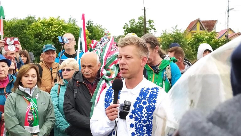 Hungarian Opposition Leader Crosses Border into Romania