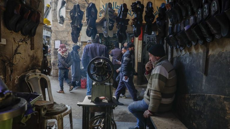 Trump Eases Sanctions on Syria, Urges Positive Action