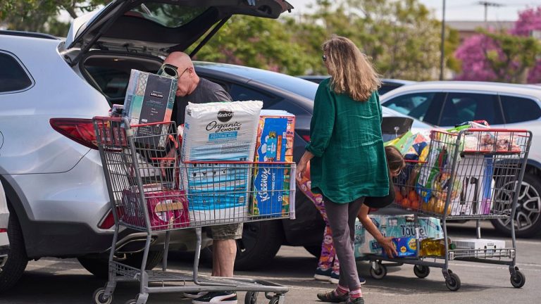 US Economy Shrinks 0.2% in Q1 Amid Trade War Impacts