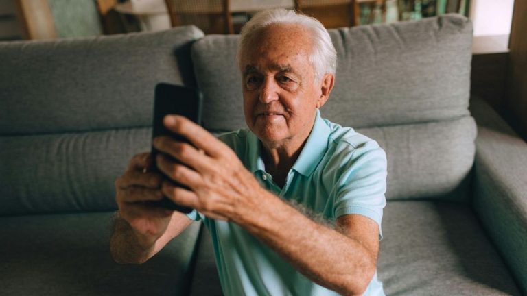Scientists Create AI Tool to Predict Biological Age and Cancer Survival from Selfies
