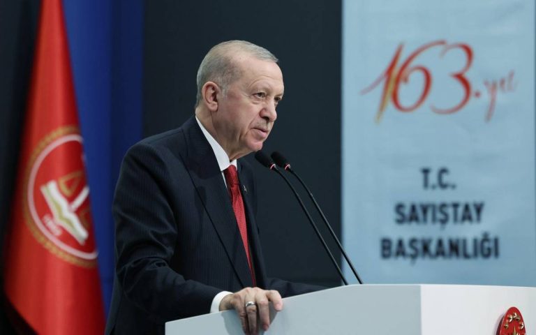 Erdoğan Appoints Ten Jurists to Draft New Constitution