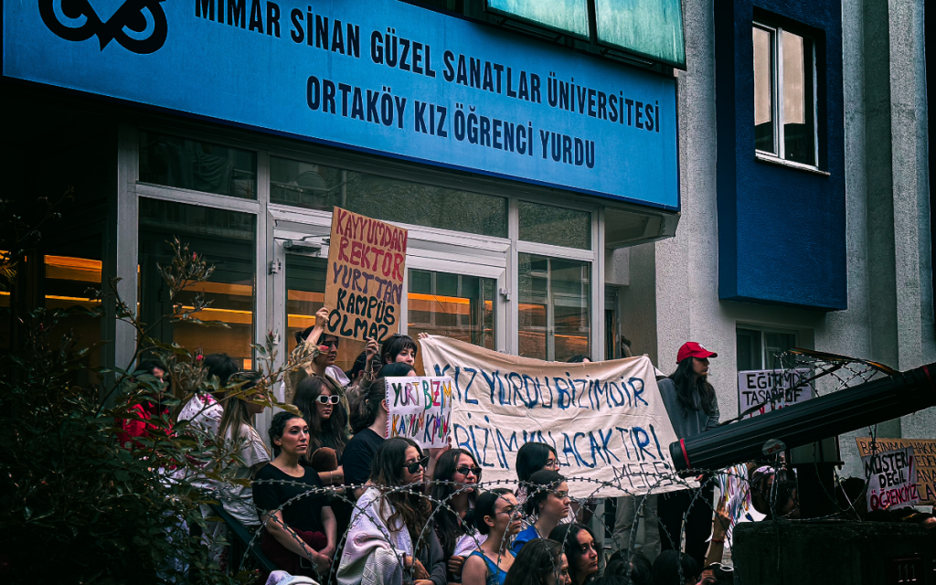 Istanbul Students Protest Government-Appointed Rector and Dormitory Conditions