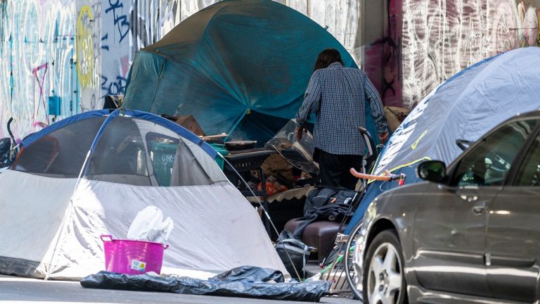 Bipartisan Senate Effort Aims to Address Youth Homelessness