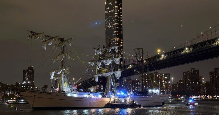 Mexican Navy Training Ship Collides with Brooklyn Bridge