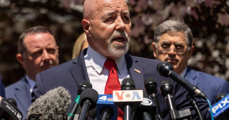 Former NYPD Commissioner Bernard Kerik, 69, Passes Away