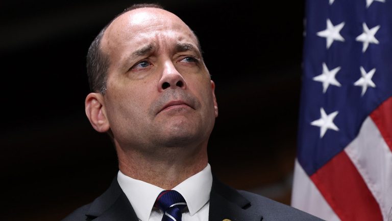 Former Representative Critiques GOP for Ignoring Fiscal Crisis