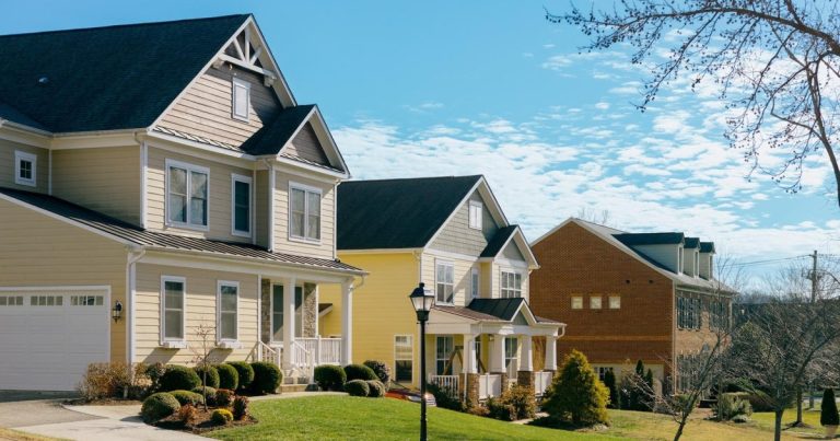 Mortgage Rates Surge Past 7% Following U.S. Debt Downgrade