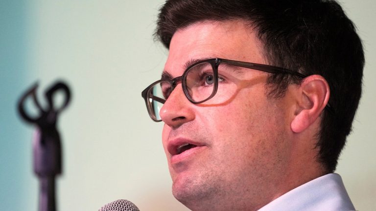 Veteran Democrat Defeats Incumbent Progressive in Pittsburgh Mayoral Primary