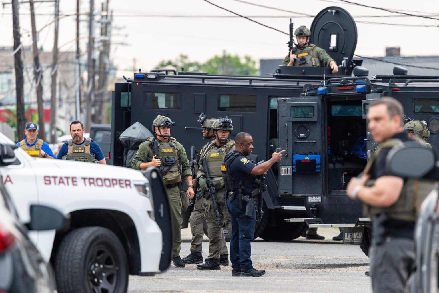 Repeat Escapee Breaks Out of Louisiana Jail During Manhunt for Five Inmates
