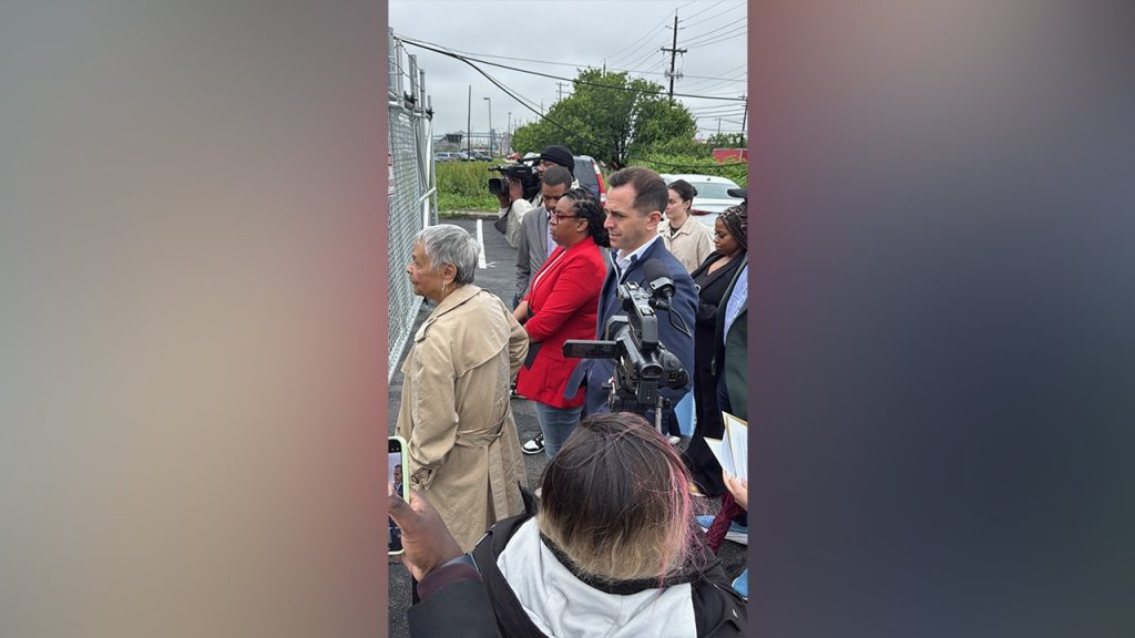 Democratic Lawmakers Visit ICE Facility in New Jersey
