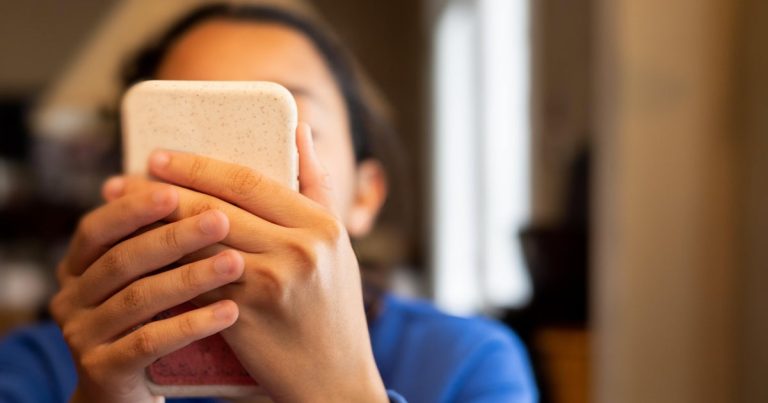 Half of U.S. States Implement Cellphone Bans or Regulations in Schools