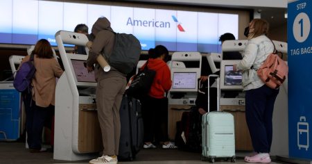 U.S. Offers Migrants Free Flights and Cash Incentive for Voluntary Departure