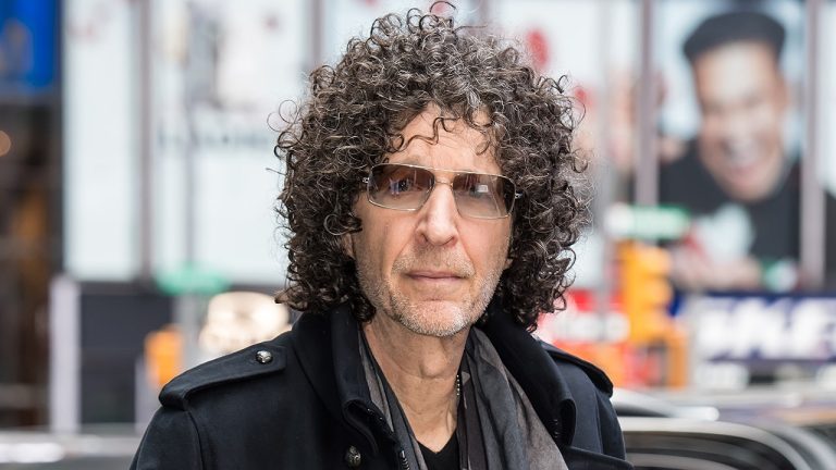 Howard Stern Declares He Won't Attend Knicks Game Without Front Row Seats