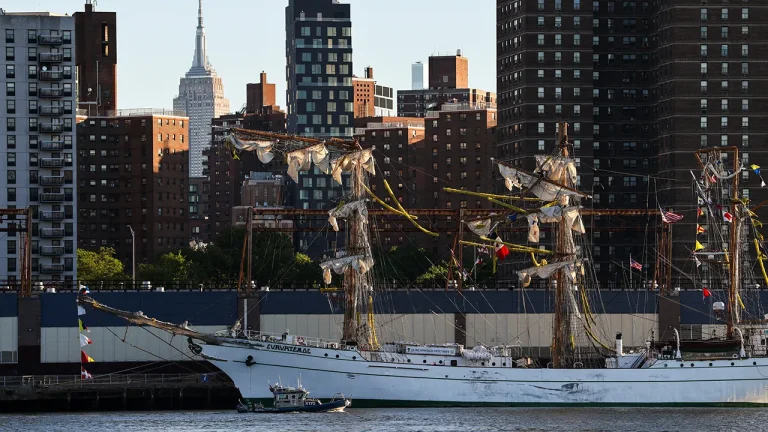 No Distress Calls Made Prior to Mexican Navy Tall Ship Collision with Brooklyn Bridge, Says Navy Chief