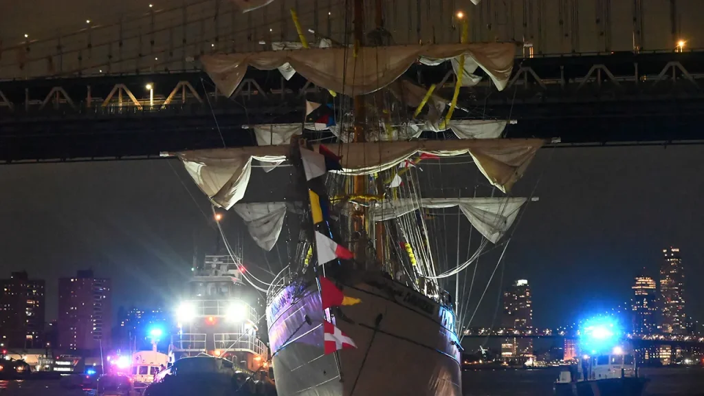 NTSB Deploys Team to Investigate Brooklyn Bridge Crash Involving Mexican Navy Ship