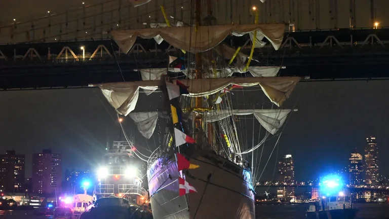 NTSB Deploys Team to Investigate Brooklyn Bridge Crash Involving Mexican Navy Ship