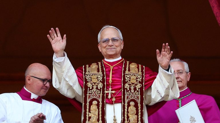 How to Honor Pope Leo XIV in Italian