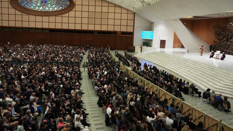 Pope Leo XIV Advises Journalists on AI Challenges at First News Conference