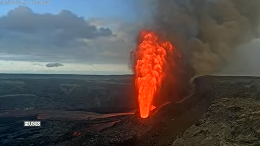Kīlauea Volcano Erupts with 1,000-Foot Lava Fountains
