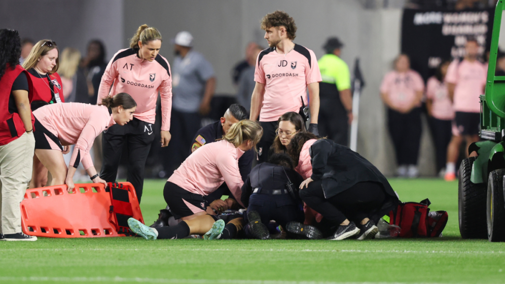 Angel City Defender Savy King Responsive and Undergoing Evaluation After On-Field Collapse