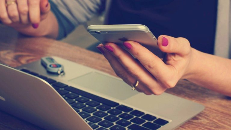 Spot Fake Online Stores and Steer Clear of Subscription Scams on Social Media