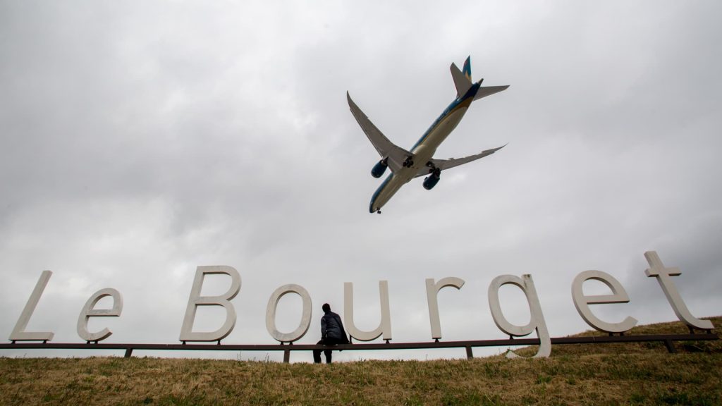 Boeing Dreamliner Crash and Military Tensions Cloud Paris Air Show