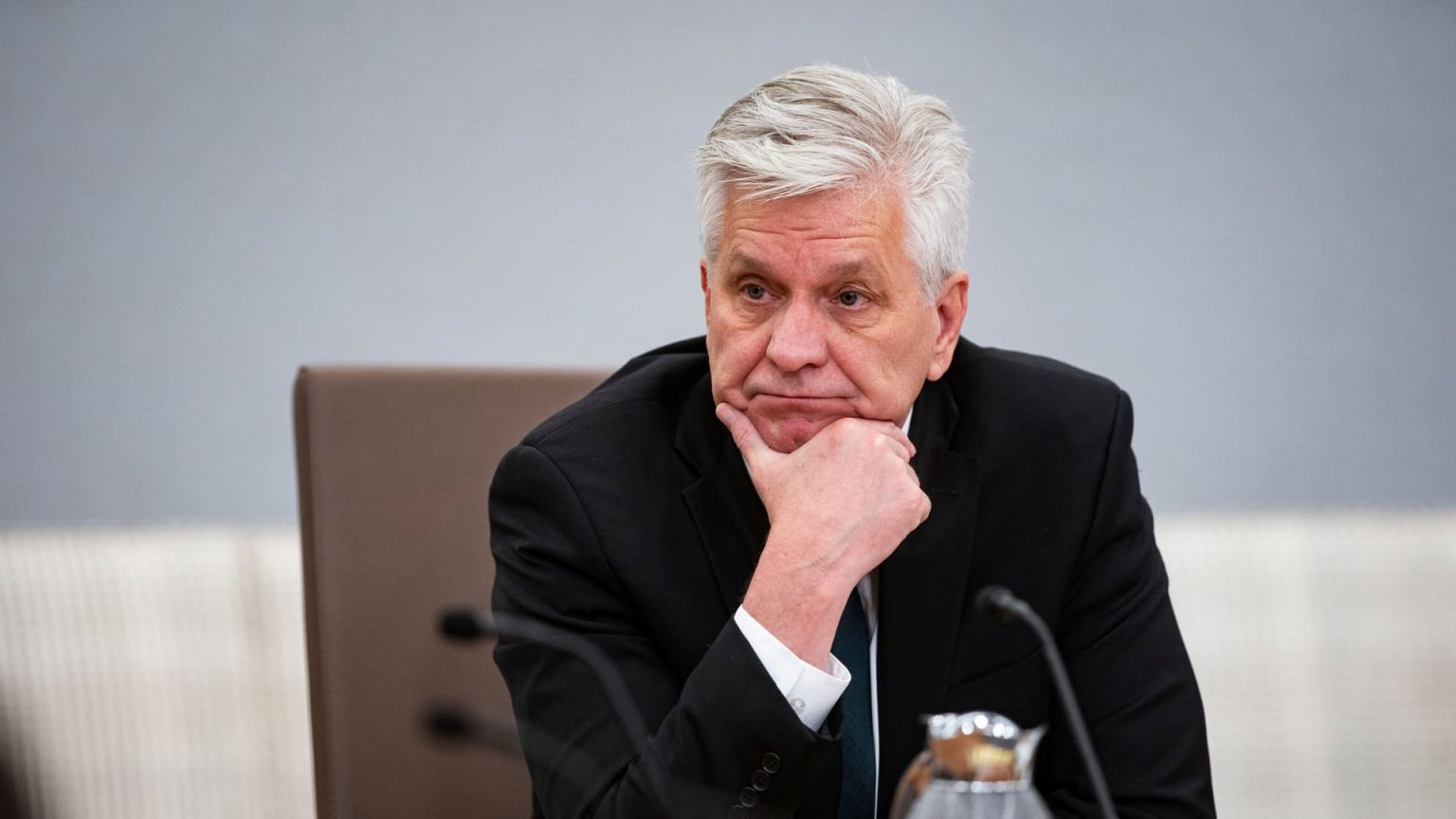 Rate Cut Hopes Dimmed by Potential 1970s Economic Repeat Rate Cut Hopes Dimmed by Potential 1970s Economic Repeat