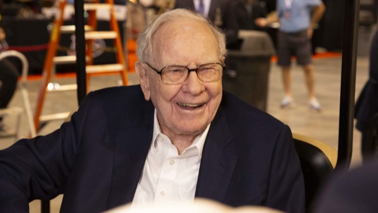 Investors Make Significant Short Bets on Treasuries Amid Buffett's Strategy