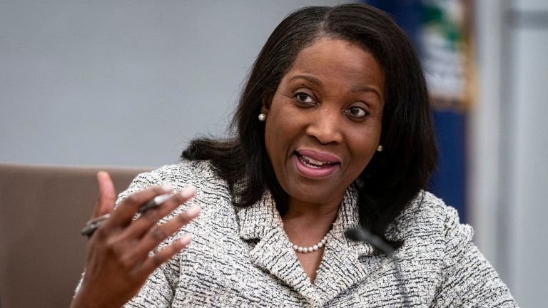 Fed Governor Warns Tariffs May Increase Inflation and Challenge Rate Policy