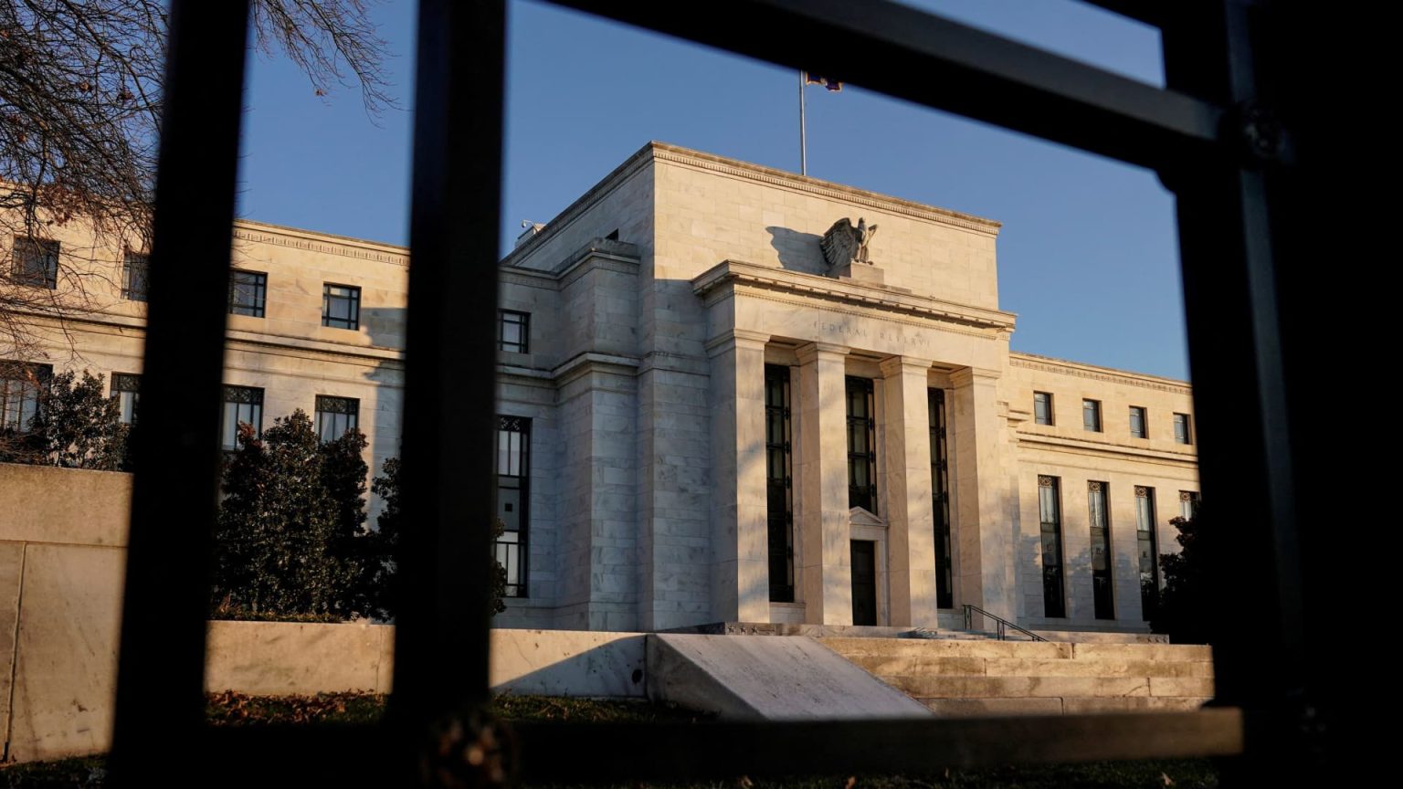Investors Anticipate Stagflation Amid Gradual Interest Rate Reductions, Fed Survey Reveals Investors Anticipate Stagflation Amid Gradual Interest Rate Reductions, Fed Survey Reveals