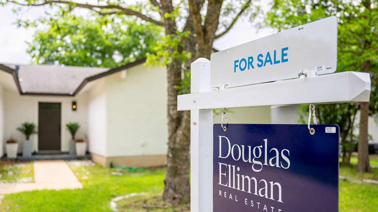 May Home Sales Rise Marginally, Prices Reach Record High