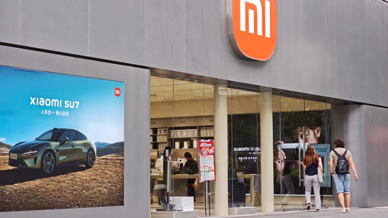 Analysts See Major Growth Potential for Xiaomi Amidst Apple Competition in China