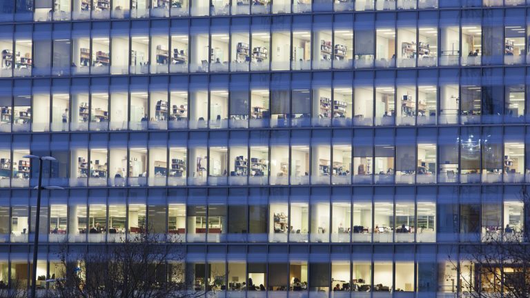 Private Equity Sector Adopts Defensive Strategies Amid Return Concerns