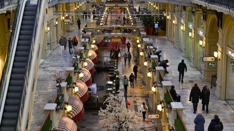 Russia Lowers Interest Rates for First Time Since 2022