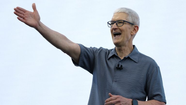 Apple WWDC Falls Short on AI, Offers Major Software Update