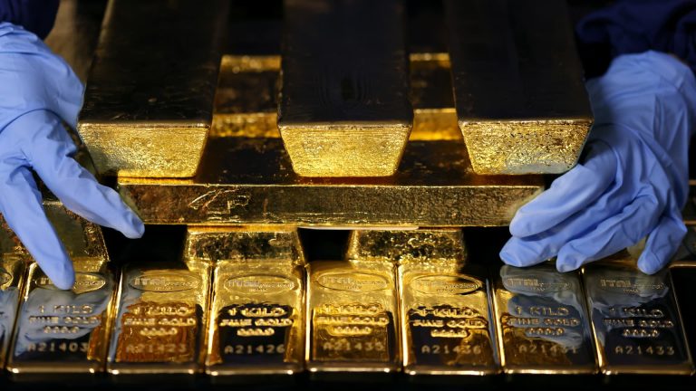 Gold Faces Competition in Safe-Haven Market Rally