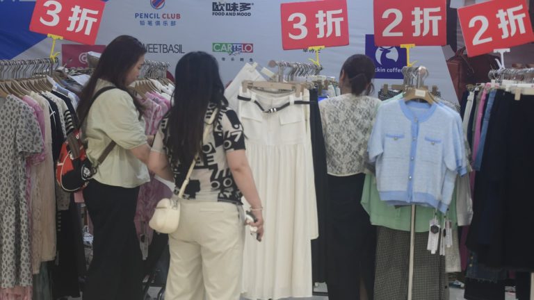 Chinese Consumer Spending Struggles Amid Economic Challenges