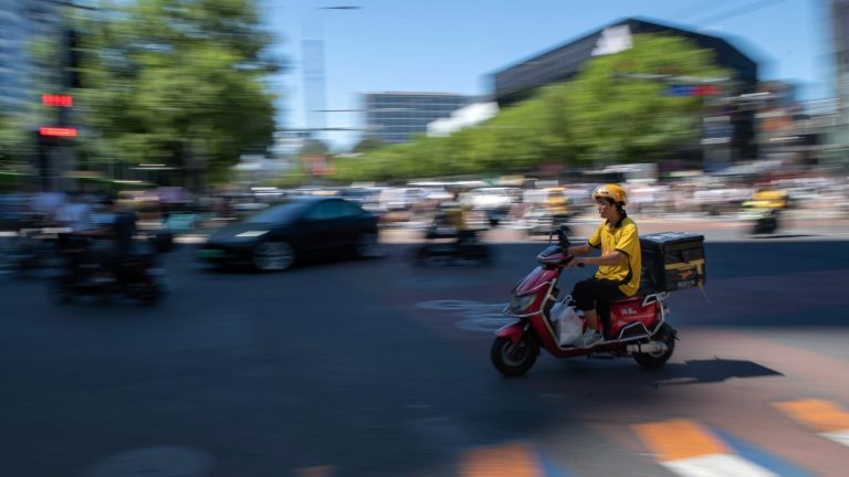 China's Personal Delivery Market Expands, But Profitability Remains Elusive