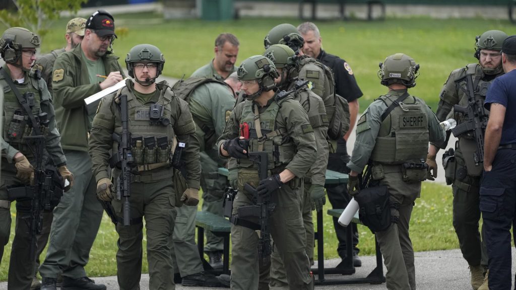 Manhunt for Minnesota Gunman Enters Second Day